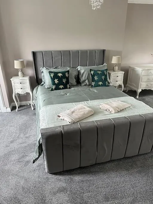 Cameron Coach House Modern Property In Murrayfield Edinburgh