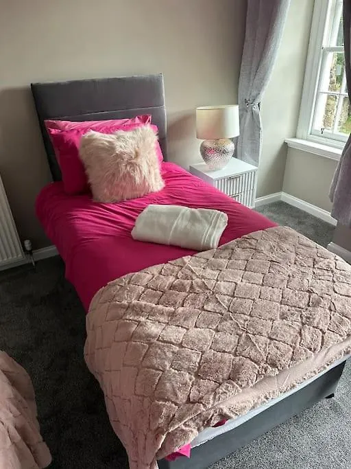 Cameron Coach House Modern Property In Murrayfield Edinburgh
